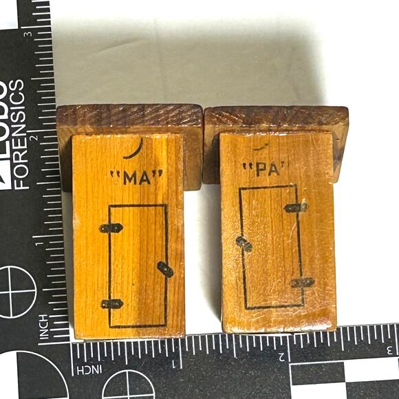 Vintage Ma and Pa Outhouse Salt and Pepper Shakers - Picture 7 of 7